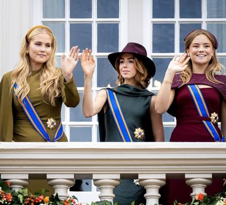 THE HAGUE - Princess Amalia, Princess Alexia, and Princess Ariane wave to onlookers from the balcony of Noordeinde Palace on Prinsjesdag. On the third Tuesday of September, the new working year of the First and Second Chambers is opened. RAMON VAN FLYMEN ANP netherlands out - belgium out  Copyright: xx x568710065x originalFilename: 568710065.jpg