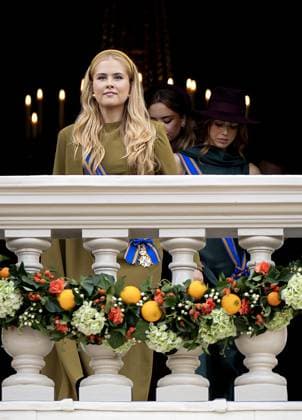 THE HAGUE - Princess Amalia, Princess Alexia, and Princess Ariane wave to onlookers from the balcony of Noordeinde Palace on Prinsjesdag. On the third Tuesday of September, the new working year of the First and Second Chambers is opened. RAMON VAN FLYMEN ANP netherlands out - belgium out  Copyright: xx x568710137x originalFilename: 568710137.jpg