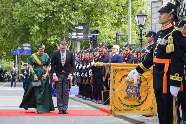 THE HAGUE - Princess Laurentien and Prince Constantijn salute the royal standard upon arrival at the Royal Theatre for the Speech from the Throne during Prinsjesdag. The new working year of the First and Second Chambers is opened on the third Tuesday of September. PATRICK VAN EMST POOL ANP netherlands out - belgium out  Copyright: xx x568710360x originalFilename: 568710360.jpg