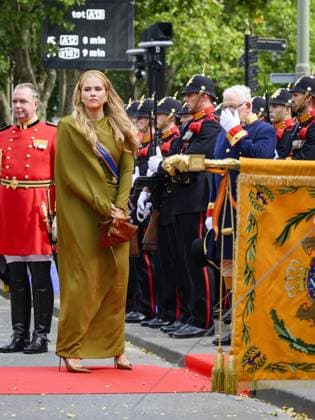 THE HAGUE - Princess Amalia greets the royal standard upon arrival at the Royal Theatre for the Speech from the Throne during Prinsjesdag. The new working year of the First and Second Chambers is opened on the third Tuesday of September. PATRICK VAN EMST POOL ANP netherlands out - belgium out  Copyright: xx x568710387x originalFilename: 568710387.jpg