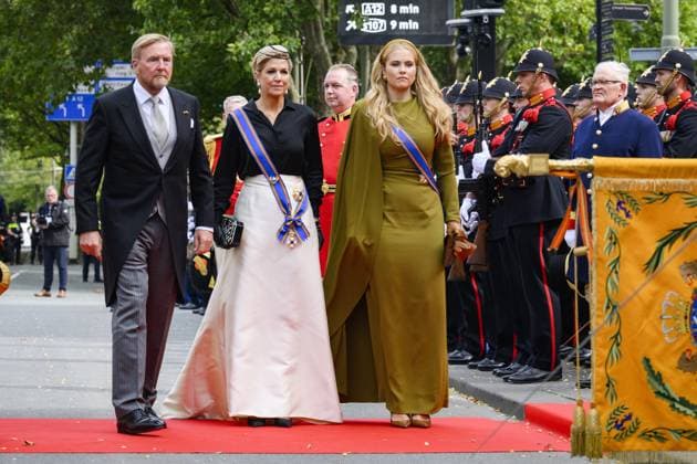 THE HAGUE - King Willem-Alexander, Queen Maxima, and Princess Amalia salute the royal standard upon arrival at the Royal Theatre for the Speech from the Throne during Prinsjesdag. The new working year of the First and Second Chambers is opened on the third Tuesday of September. PATRICK VAN EMST POOL ANP netherlands out - belgium out  Copyright: xx x568710393x originalFilename: 568710393.jpg