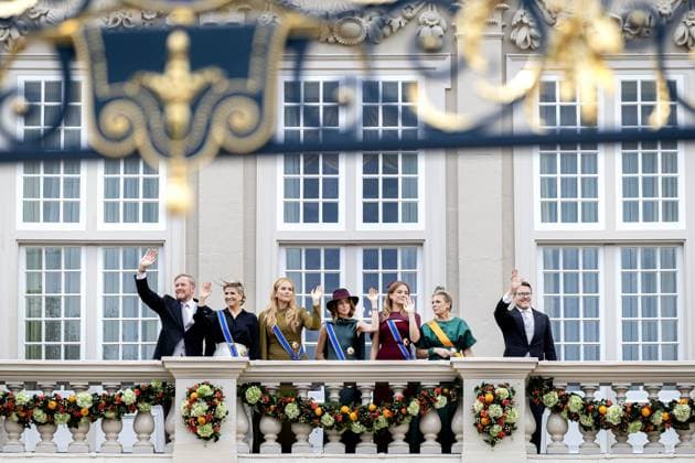 THE HAGUE - King Willem-Alexander, Queen Maxima, Princess Amalia, Princess Alexia, Princess Ariane, Prince Constantijn, and Princess Laurentien wave to onlookers from the balcony of Noordeinde Palace on Prinsjesdag. On the third Tuesday of September, the new working year of the First and Second Chambers is opened. RAMON VAN FLYMEN ANP netherlands out - belgium out  Copyright: xx x568710448x originalFilename: 568710448.jpg