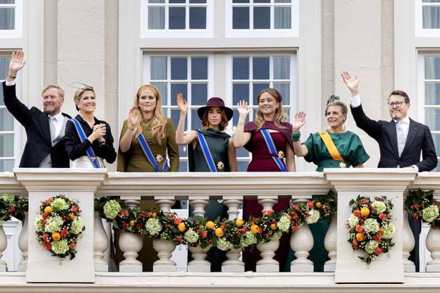 THE HAGUE - King Willem-Alexander, Queen Maxima, Princess Amalia, Princess Alexia, Princess Ariane, Prince Constantijn, and Princess Laurentien wave to onlookers from the balcony of Noordeinde Palace on Prinsjesdag. On the third Tuesday of September, the new working year of the First and Second Chambers is opened. RAMON VAN FLYMEN ANP netherlands out - belgium out  Copyright: xx x568710566x originalFilename: 568710566.jpg