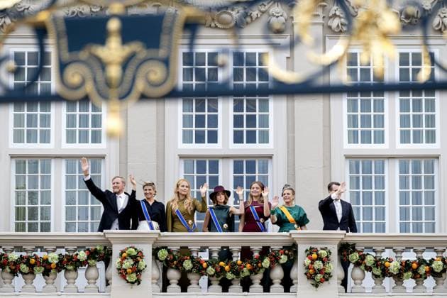 THE HAGUE - King Willem-Alexander, Queen Maxima, Princess Amalia, Princess Alexia, Princess Ariane, Prince Constantijn, and Princess Laurentien wave to onlookers from the balcony of Noordeinde Palace on Prinsjesdag. On the third Tuesday of September, the new working year of the First and Second Chambers is opened. RAMON VAN FLYMEN ANP netherlands out - belgium out  Copyright: xx x568710761x originalFilename: 568710761.jpg