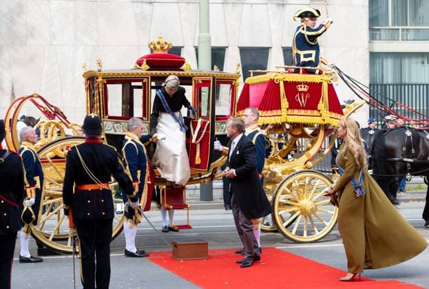 THE HAGUE - King Willem-Alexander, Queen Maxima, and Princess Amalia arrive at the Royal Theatre for the Speech from the Throne on Prinsjesdag. On the third Tuesday of September, the new working year of the First and Second Chambers is opened. IRIS VAN DEN BROEK ANP netherlands out - belgium out  Copyright: xx x568710810x originalFilename: 568710810.jpg