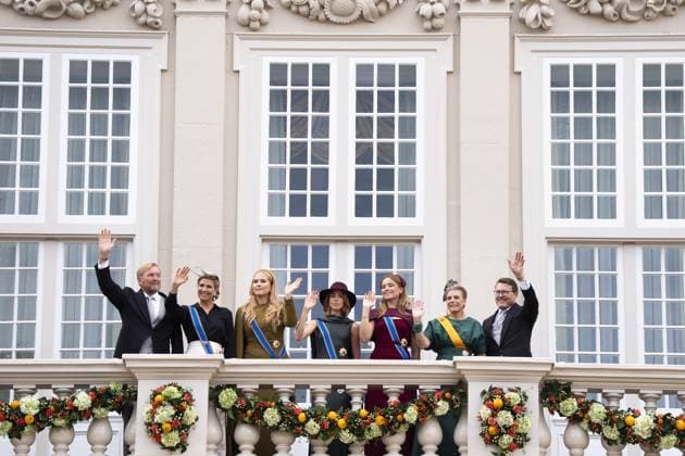 THE HAGUE - King Willem-Alexander, Queen Maxima, Princess Amalia, Princess Alexia, Princess Ariane, Prince Constantijn, and Princess Laurentien wave to onlookers from the balcony of Noordeinde Palace on Prinsjesdag. On the third Tuesday of September, the new working year of the First and Second Chambers is opened. JEROEN JUMELET ANP netherlands out - belgium out  Copyright: xx x568710908x originalFilename: 568710908.jpg