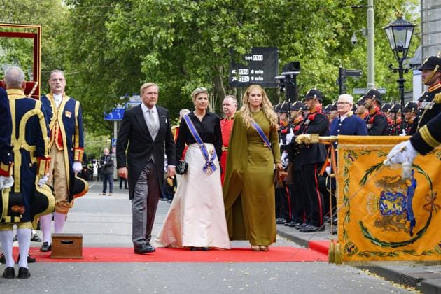 THE HAGUE - King Willem-Alexander, Queen Maxima, and Princess Amalia salute the royal standard upon arrival at the Royal Theatre for the Speech from the Throne during Prinsjesdag. The new working year of the First and Second Chambers is opened on the third Tuesday of September. PATRICK VAN EMST POOL ANP netherlands out - belgium out  Copyright: xx x568711077x originalFilename: 568711077.jpg
