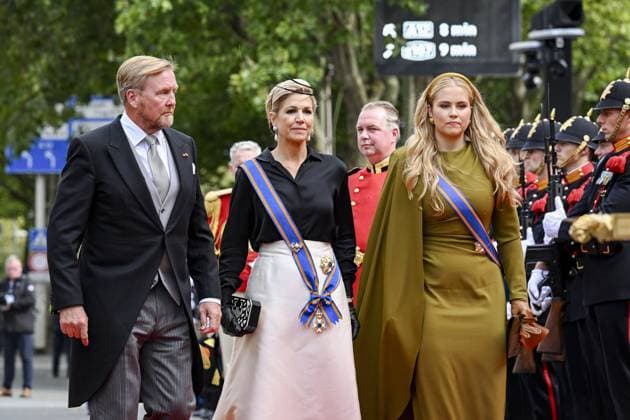 THE HAGUE - King Willem-Alexander, Queen Maxima, and Princess Amalia salute the royal standard upon arrival at the Royal Theatre for the Speech from the Throne during Prinsjesdag. The new working year of the First and Second Chambers is opened on the third Tuesday of September. PATRICK VAN EMST POOL ANP netherlands out - belgium out  Copyright: xx x568711085x originalFilename: 568711085.jpg