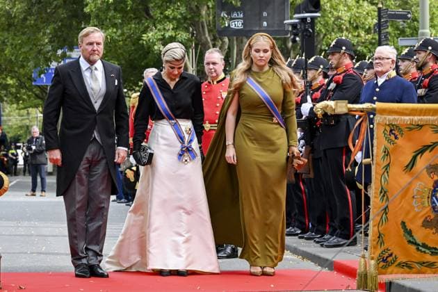 THE HAGUE - King Willem-Alexander, Queen Maxima, and Princess Amalia salute the royal standard upon arrival at the Royal Theatre for the Speech from the Throne during Prinsjesdag. The new working year of the First and Second Chambers is opened on the third Tuesday of September. PATRICK VAN EMST POOL ANP netherlands out - belgium out  Copyright: xx x568712583x originalFilename: 568712583.jpg