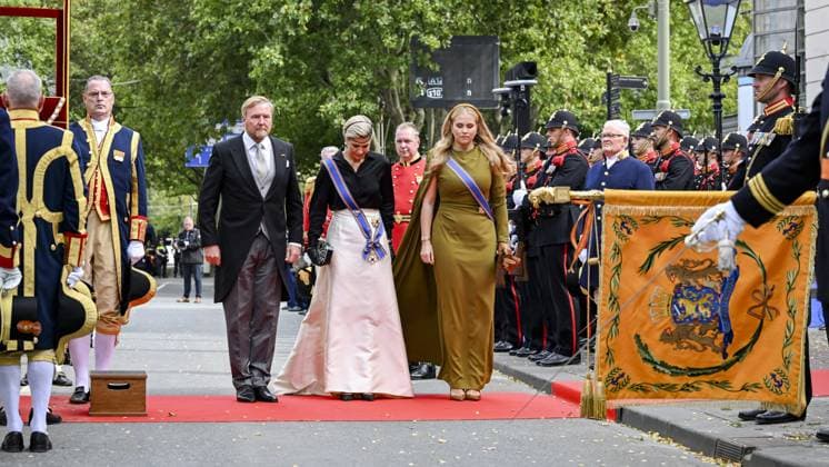 THE HAGUE - King Willem-Alexander, Queen Maxima, and Princess Amalia salute the royal standard upon arrival at the Royal Theatre for the Speech from the Throne during Prinsjesdag. The new working year of the First and Second Chambers is opened on the third Tuesday of September. PATRICK VAN EMST POOL ANP netherlands out - belgium out  Copyright: xx x568712591x originalFilename: 568712591.jpg