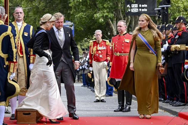 THE HAGUE - King Willem-Alexander, Queen Maxima, and Princess Amalia salute the royal standard upon arrival at the Royal Theatre for the Speech from the Throne during Prinsjesdag. The new working year of the First and Second Chambers is opened on the third Tuesday of September. PATRICK VAN EMST POOL ANP netherlands out - belgium out  Copyright: xx x568712620x originalFilename: 568712620.jpg