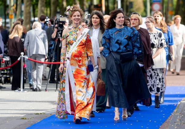 THE HAGUE - PvdD party leader Christine Teunissen arrives at the Royal Theatre ahead of the Speech from the Throne during Prinsjesdag. Teunissen appeared in a dress featuring red weather maps on one side and a green oasis on the other, as a hopeful vision of the future. She also wore a sash with the text climate alarmist . IRIS VAN DEN BROEK ANP netherlands out - belgium out  Copyright: xx x568712792x originalFilename: 568712792.jpg