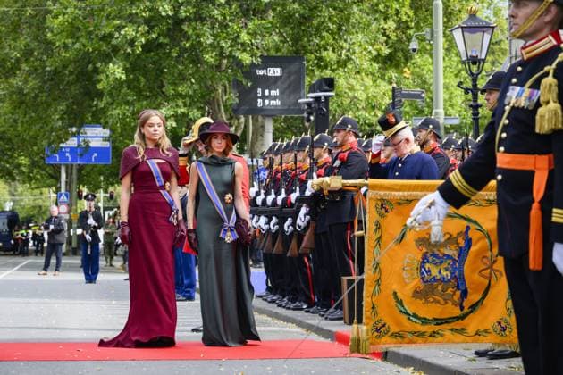 THE HAGUE - Princess Ariane and Princess Alexia salute the royal standard upon arrival at the Royal Theatre for the Speech from the Throne during Prinsjesdag. The new working year of the First and Second Chambers is opened on the third Tuesday of September. PATRICK VAN EMST POOL ANP netherlands out - belgium out  Copyright: xx x568712818x originalFilename: 568712818.jpg