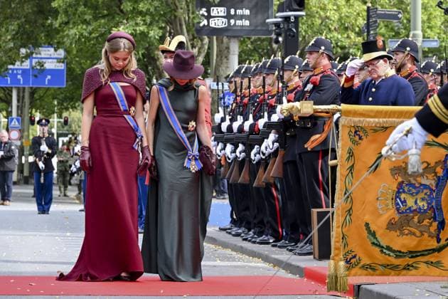 THE HAGUE - Princess Ariane and Princess Alexia salute the royal standard upon arrival at the Royal Theatre for the Speech from the Throne during Prinsjesdag. The new working year of the First and Second Chambers is opened on the third Tuesday of September. PATRICK VAN EMST POOL ANP netherlands out - belgium out  Copyright: xx x568713635x originalFilename: 568713635.jpg