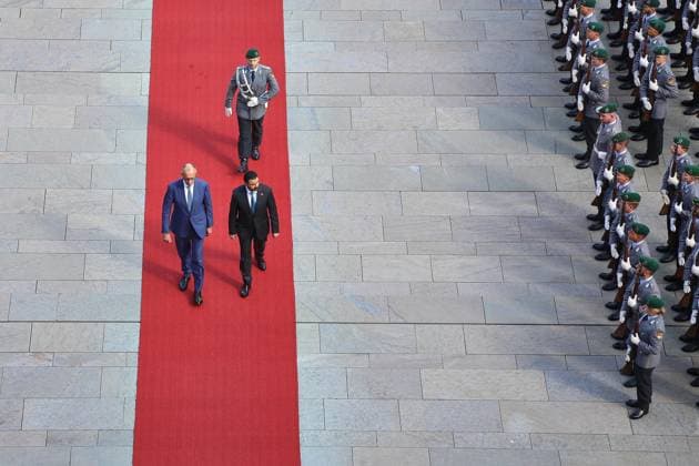 Berlin, Germany, September 15, 2026; Federal Chancellery: Reception for the Prime Minister of Iraq; Federal Chancellor Friedrich Merz (CDU) and Ali al Zaidi at the reception with military honors Copyright: xdtsxNachrichtenagenturx dts_134687