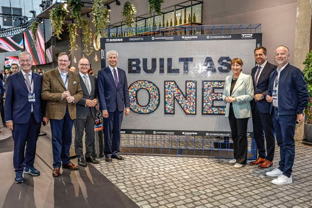 Opening of IAA Transportation 2026 with a tour of the exhibition; visit to the Krone booth (from left to right): n n n n Grant Hendrik Tonne (SPD), Lower Saxony Minister of Economic Affairs, Transportation, and Construction; Steffen Bilger (CDU), Federal Mini