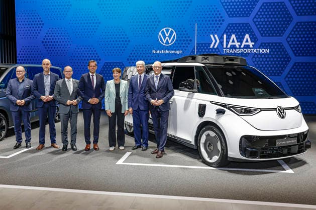 Eröffnung der IAA Transportation 2026 mit Messerundgang Besuch des Standes von Volkswagen Nutzfahrzeuge (v.l.n.r.): Lars Krause, Mitglied des VW-Markenvorstands für Vertrieb, Marketing und Aftersales; Belit Onay (Bündnis90 Die Grünen), Oberbürgermeister der Landeshauptstadt Hannover; Grant Hendrik Tonne (SPD) Niedersächsischer Minister für Wirtschaft, Verkehr und Bauen; Olaf Lies (SPD), Niedersächsischer Ministerpräsident; Hildegard Müller, Präsidentin des Verbandes der Automobilindustrie (VDA); Steffen Bilger (CDU), Bundesminister für Verkehr der Bundesrepublik Deutschland; Stefan Mecha, CEO von Volkswagen Nutzfahrzeuge. Futur Concept: Mit der Studie zeigt VWN, wie autonome Technologie künftig neue Mobilitäts- und Transporta