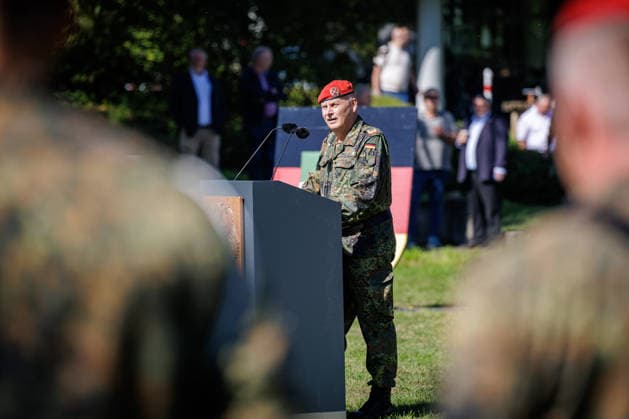 September 15, 2026, Düsseldorf: Command handover at the North Rhine-Westphalia State Command. Pictured here is Brigadier General Hans Dieter Müller, who is retiring at the end of the month after more than 44 years of service in the Bundeswehr. Düsseldorf, North Rhine-Westphalia State Command, Wilhelm Raabe Street, North Rhine-Westphalia, Germany