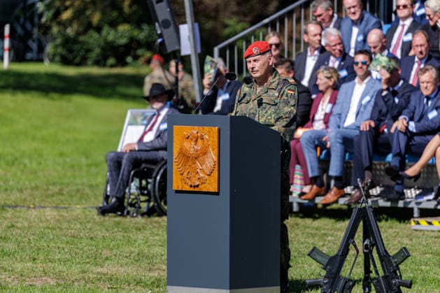 September 15, 2026, Düsseldorf: Command handover at the North Rhine-Westphalia State Command. Pictured here is Brigadier General Hans Dieter Müller, who is retiring at the end of the month after more than 44 years of service in the Bundeswehr. Düsseldorf, North Rhine-Westphalia State Command, Wilhelm Raabe Street, North Rhine-Westphalia, Germany