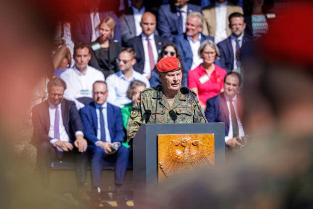 September 15, 2026, Düsseldorf: Command handover at the North Rhine-Westphalia State Command. Pictured here is Brigadier General Hans Dieter Müller, who is retiring at the end of the month after more than 44 years of service in the Bundeswehr. Düsseldorf, North Rhine-Westphalia State Command, Wilhelm Raabe Street, North Rhine-Westphalia, Germany