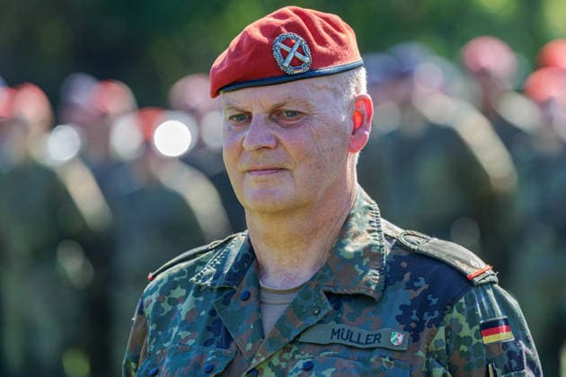 September 15, 2026, Düsseldorf: Command handover at the North Rhine-Westphalia State Command. Pictured here is Brigadier General Hans Dieter Müller, who is retiring at the end of the month after more than 44 years of service in the Bundeswehr. Düsseldorf, North Rhine-Westphalia State Command, Wilhelm Raabe Street, North Rhine-Westphalia, Germany