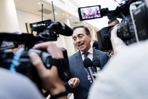 The government faces another question-and-answer session in the Senate marked by the immigration crisis in Ceuta. The Minister of Foreign Affairs, European Union, and Cooperation, José Manuel Albares, speaks with the media upon his arrival at a Senate question period, on September 15, 2026, in Madrid, Spain. Today, the government faces 17 questions from the opposition focused specifically on the administration’s handling of the migration crisis that has been unfolding in Ceuta since last July. SEPTEMBER 15, 2026 SENATE QUESTIONING SESSION POLITICS POLITPOLITICIANS Carlos Lujá Madrid Madrid, Spain Copyright: xCarlosxLujanx 7776847