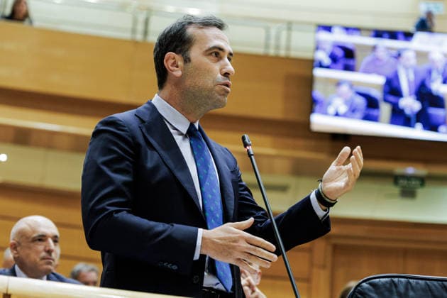 The government faces a new question-and-answer session in the Senate marked by the migration crisis in Ceuta. First Vice President and Minister of Economy, Trade, and Business Carlos Cuerpo speaks during a question-and-answer session with the government in the Senate on September 15, 2026, in Madrid, Spain. Today, the government faces 17 questions from the opposition focused specifically on the executive branch’s handling of the migration crisis that has been unfolding in Ceuta since last July. SEPTEMBER 15, 2026 SENATE QUESTIONING SESSION POLITICS POLITPOLITICIANS Carlos Lujá Madrid Madrid, Spain  Copyright: xCarlosxLujanx 7776872