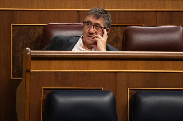 Congress Addresses the Migration Crisis in Ceuta Once Again PSOE spokesperson in Congress, Patxi López, during a plenary session of the Congress of Deputies on September 15, 2026, in Madrid, Spain. The full Congress is addressing two legislative proposals today: one on National Defense, submitted by Vox, and on the Housing Act, proposed by Sumar. In addition, non-legislative motions regarding immigration management in Ceuta and foreign policy toward Cuba will be discussed. SEPTEMBER 15, 2026 Fernando Sá Madrid, Spain Copyright: xFernandoxSanchezx 7776877