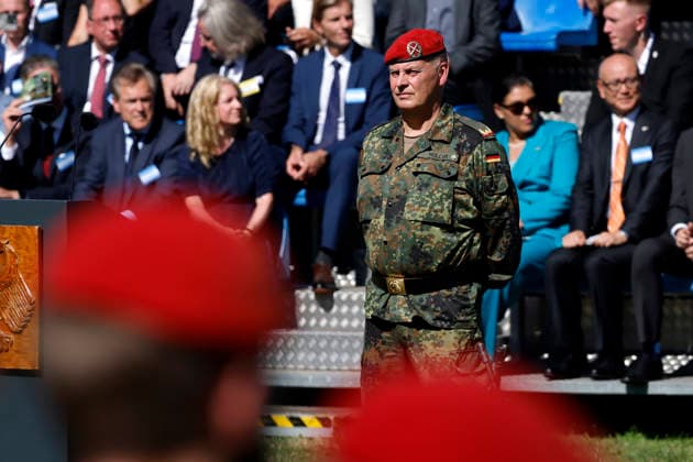 Brigadier General Hans Dieter Müller, outgoing commander of the North Rhine-Westphalia Regional Command, bids farewell to the troops during the ceremonial handover of the North Rhine-Westphalia Regional Command of the Bundeswehr to his successor, Brigadier General Schulte Düsseldorf, September 15, 2026, NRW, Germany Copyright: xChristophxHardtx
