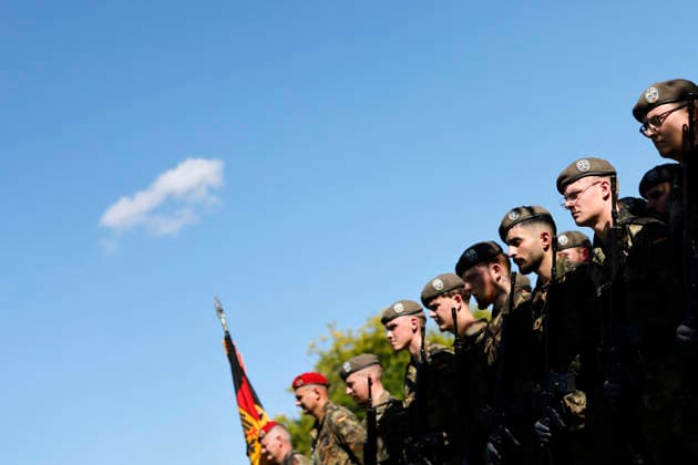 Soldiers from the North Rhine-Westphalia Regional Command at the ceremonial handover of the Bundeswehr’s North Rhine-Westphalia Regional Command from Brigadier General Hans Dieter Mülle to his successor, Brigadier General Schulte. Featured image, symbolic image. Düsseldorf, September 15, 2026. NRW, Germany Copyright: xChristophxHardtx