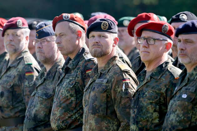 Soldiers from the North Rhine-Westphalia Regional Command at the ceremonial handover of the North Rhine-Westphalia Regional Command of the Bundeswehr from Brigadier General Hans Dieter Mülle to his successor, Brigadier General Schulte. Featured image, symbolic image. Düsseldorf, September 15, 2026. NRW, Germany Copyright: xChristophxHardtx
