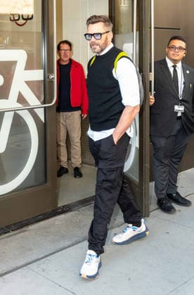 NEW YORK, NY- SEPTEMBER 15: Joel McHale seen at ABC Studios in New York City on September 15, 2026. Credit: Camara Porter USA - ZUMAa123 20260915_zaa_a123_198 Copyright: xAdMediax