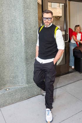 NEW YORK, NY- SEPTEMBER 15: Joel McHale seen at ABC Studios in New York City on September 15, 2026. Credit: Camara Porter USA  - ZUMAa123 20260915_zaa_a123_219 Copyright: xAdMediax