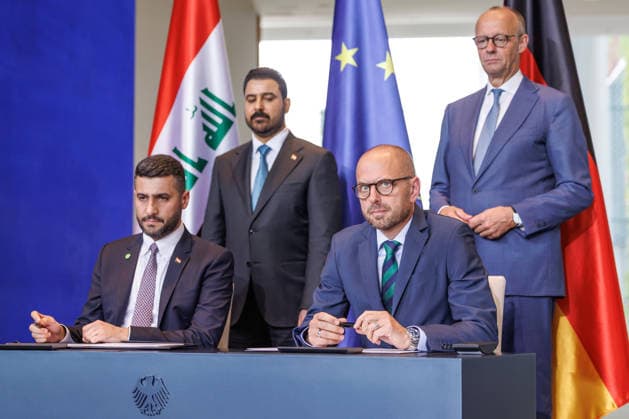 Chancellor Friedrich Merz (CDU) with the Prime Minister of the Republic of Iraq, Ali Falih Kadhim al Saidi Chancellor Friedrich Merz (CDU) with the Prime Minister of the Republic of Iraq, Ali Falih Kadhim al Saidi, at the Federal Chancellery in Berlin on September 15, 2026. Christian Bruch, CEO of Siemens Energy, signs a contract. Berlin, Berlin, Germany, Federal Chancellery