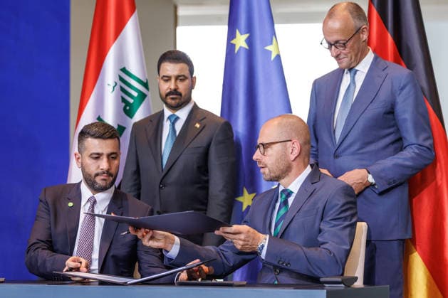 Chancellor Friedrich Merz (CDU) with the Prime Minister of the Republic of Iraq, Ali Falih Kadhim al Saidi Chancellor Friedrich Merz (CDU) with the Prime Minister of the Republic of Iraq, Ali Falih Kadhim al Saidi, at the Federal Chancellery in Berlin on September 15, 2026. Christian Bruch, CEO of Siemens Energy, signs a contract. Berlin, Berlin, Germany, Federal Chancellery