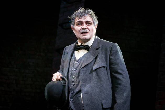 RUSSIA, MOSCOW - SEPTEMBER 15, 2026: Actor Alexander Matrosov as Jonathan Jeremiah Peachum performs during a preview of Evgeny Pisarev s production Opera of the Poor on the Main stage of the Moscow Pushkin Drama Theatre Moscow Russia - ZUMAt113 20260915_zaa_t113_458 Copyright: xAlyonaxBzhakhovax