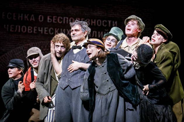 RUSSIA, MOSCOW - SEPTEMBER 15, 2026: Actor Alexander Matrosov (4th L) as Jonathan Jeremiah Peachum performs during a preview of Evgeny Pisarev s production Opera of the Poor on the Main stage of the Moscow Pushkin Drama Theatre Moscow Russia - ZUMAt113 20260915_zaa_t113_483 Copyright: xAlyonaxBzhakhovax