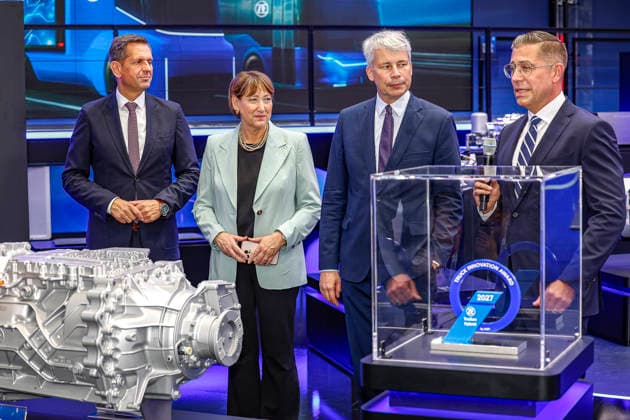 Opening of IAA Transportation 2026 with a tour of the exhibition; visit to ZF; from left to right: Olaf Lies (SPD), Hildegard Müller, Minister-President of Lower Saxony; Steffen Bilger (CDU), President of the German Association of the Automotive Industry (VDA); Federal Minister of Transportation of the Federal Republic of Germany; n n Hanover; Hanover Fair; Lower Saxony; Ha