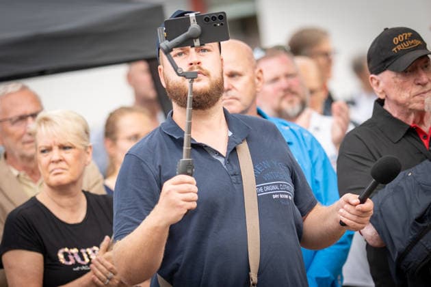 Live streamer Matthäus Westfal, known as Aktivist Mann, at the AfD campaign event in Bad Doberan for the 2026 state election in Mecklenburg-Western Pomerania, wearing a dark blue top; Bad Doberan, Mecklenburg-Western Pomerania, Germany, Market Square