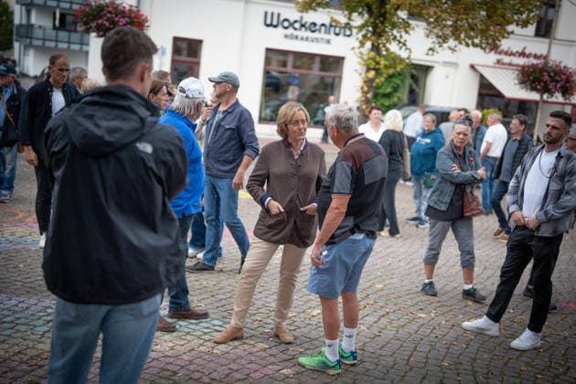 AfD politician Beatrix von Storch talking with citizens in the market square in Bad Doberan; AfD campaign event in Bad Doberan for the 2026 state election in Mecklenburg-Western Pomerania, Bad Doberan, Mecklenburg-Western Pomerania, Germany, market square