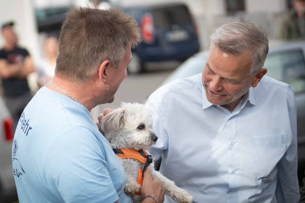 AfD candidate for state premier Leif Eric Holm at the market square in Bad Doberan; AfD campaign event in Bad Doberan for the 2026 state election in Mecklenburg-Western Pomerania, Bad Doberan, Mecklenburg-Western Pomerania, Germany, market square