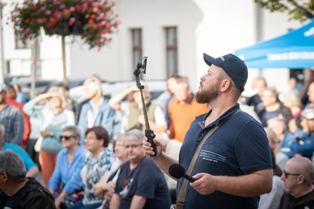 Live streamer Matthäus Westfal, known as Aktivist Mann, at the AfD campaign event—wearing a dark blue top—for the 2026 state election in Mecklenburg-Western Pomerania, held in Bad Doberan, Mecklenburg-Western Pomerania, Germany, at the market square