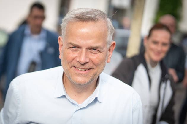 AfD candidate for state premier Leif Eric Holm at the market square in Bad Doberan; AfD campaign event in Bad Doberan for the 2026 state election in Mecklenburg-Western Pomerania; Bad Doberan, Mecklenburg-Western Pomerania, Germany; market square