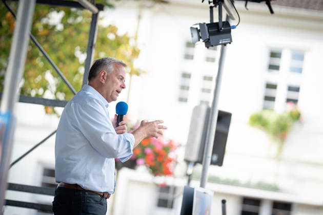 AfD candidate for state premier Leif Eric Holm at the market square in Bad Doberan; AfD campaign event in Bad Doberan for the 2026 state election in Mecklenburg-Western Pomerania, Bad Doberan, Mecklenburg-Western Pomerania, Germany, market square