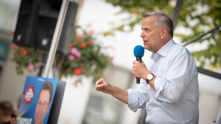 AfD candidate for state premier Leif Eric Holm at the market square in Bad Doberan; AfD campaign event in Bad Doberan for the 2026 state election in Mecklenburg-Western Pomerania, Bad Doberan, Mecklenburg-Western Pomerania, Germany, market square
