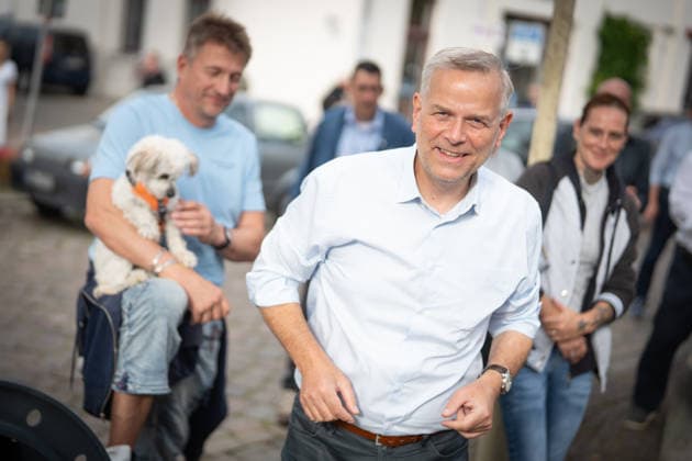 AfD candidate for state premier Leif Eric Holm at the market square in Bad Doberan; AfD campaign event in Bad Doberan for the 2026 state election in Mecklenburg-Western Pomerania, Bad Doberan, Mecklenburg-Western Pomerania, Germany, market square