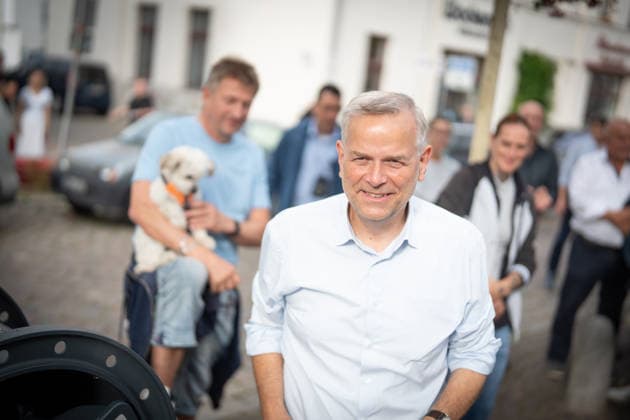 AfD candidate for state premier Leif Eric Holm at the market square in Bad Doberan; AfD campaign event in Bad Doberan for the 2026 state election in Mecklenburg-Western Pomerania, Bad Doberan, Mecklenburg-Western Pomerania, Germany, market square