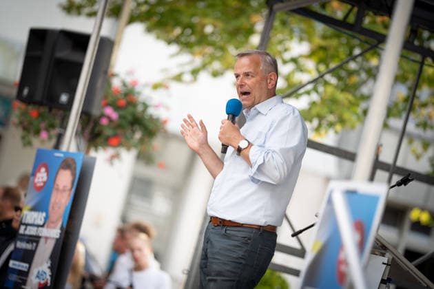 AfD candidate for state premier Leif Eric Holm at the market square in Bad Doberan; AfD campaign event in Bad Doberan for the 2026 state election in Mecklenburg-Western Pomerania, Bad Doberan, Mecklenburg-Western Pomerania, Germany; market square