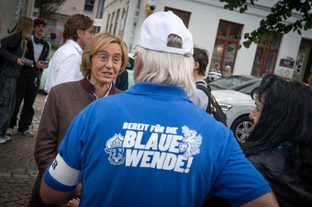 AfD politician Beatrix von Storch talking with citizens in the market square of Bad Doberan; AfD campaign event in Bad Doberan for the 2026 state election in Mecklenburg-Western Pomerania, Bad Doberan, Mecklenburg-Western Pomerania, Germany, market square