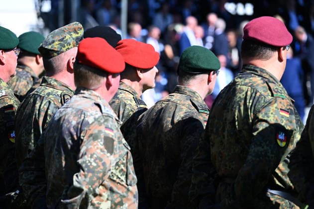 Soldiers have lined up, Feature, Background image, Symbolic photo, Ceremonial handover of the North Rhine-Westphalia Regional Command of the German Armed Forces, Düsseldorf,